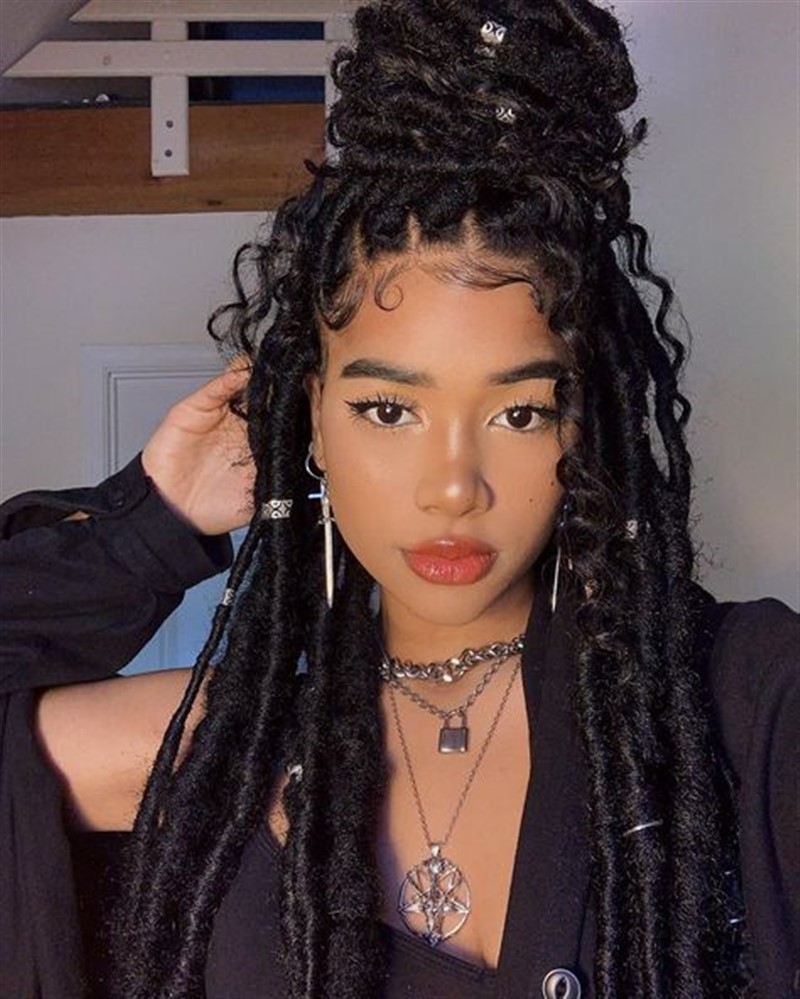 Morena con Trenzas - 08