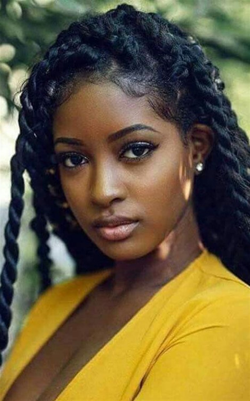 Morena con Trenzas - 12